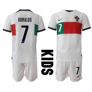 Lacne Dětský Futbalové dres Portugalsko Cristiano Ronaldo #7 MS 2022 Krátky Rukáv - Preč (+ trenírky)